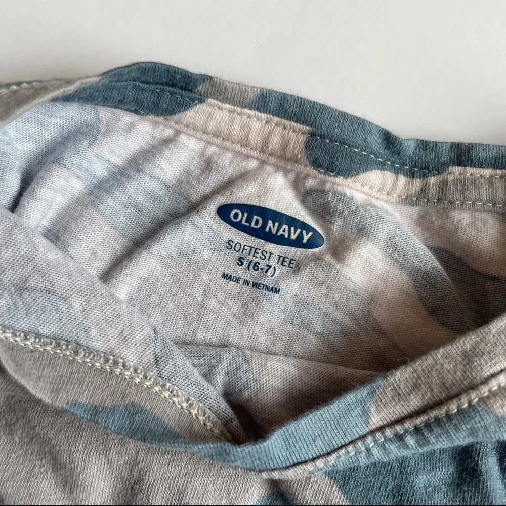 Old Navy tee